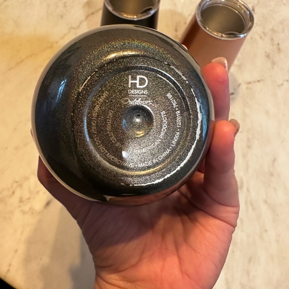 Set of three HD wine tumbler with lids - Picture 2 of 7